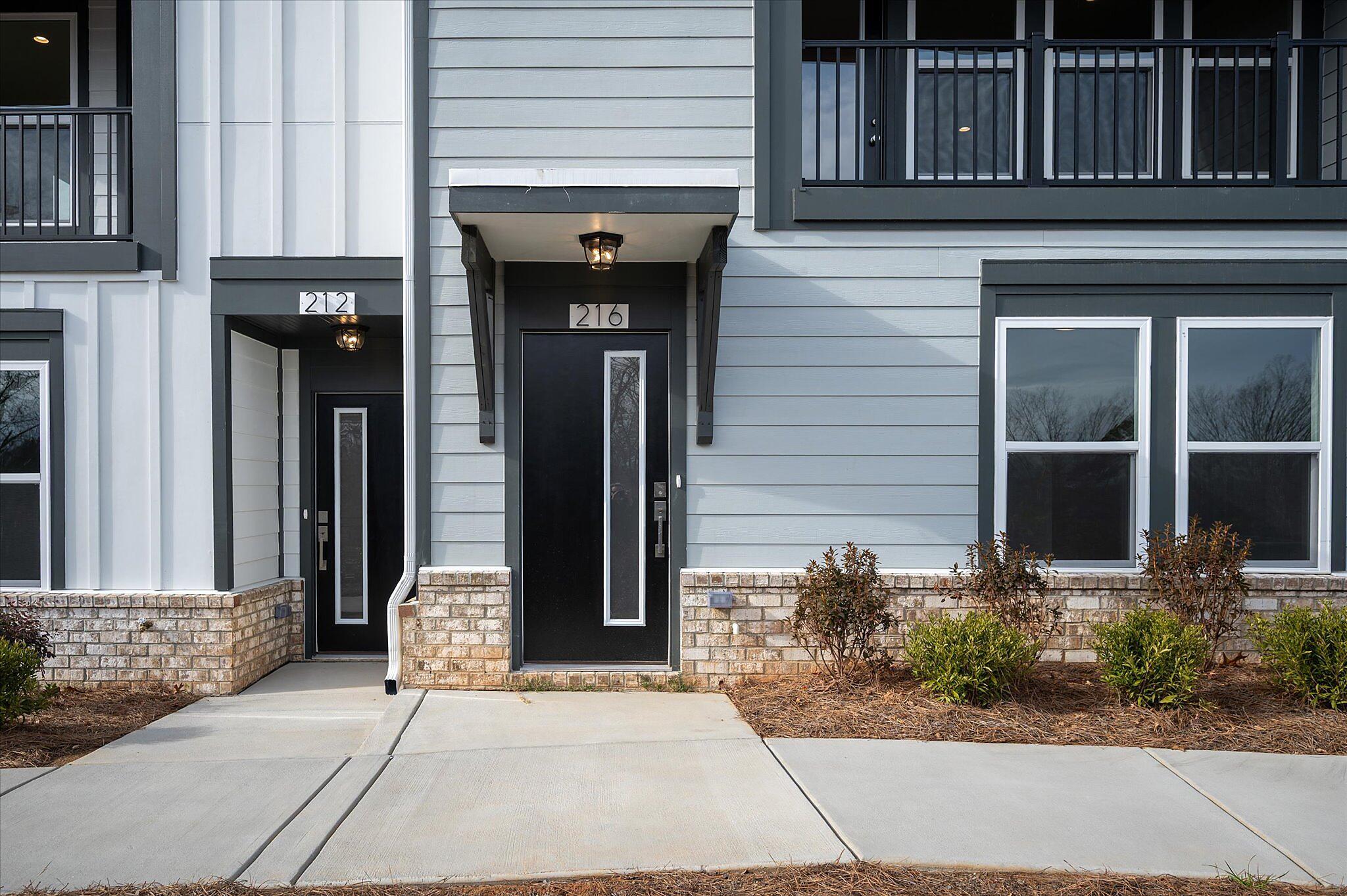 car_brx0084_012026-vt-07-front-door-entry