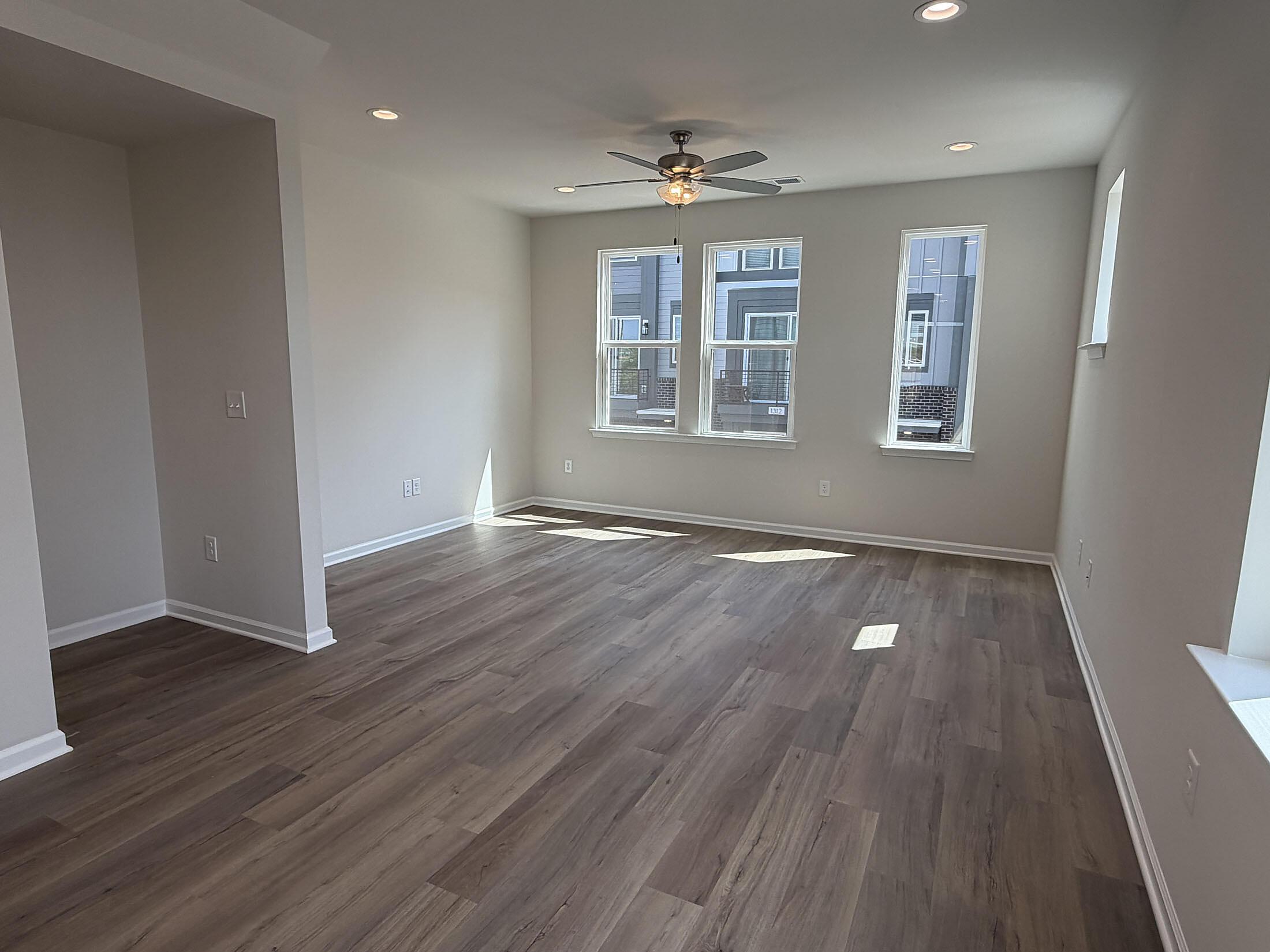 car_eqx1873_032326-family-room_b
