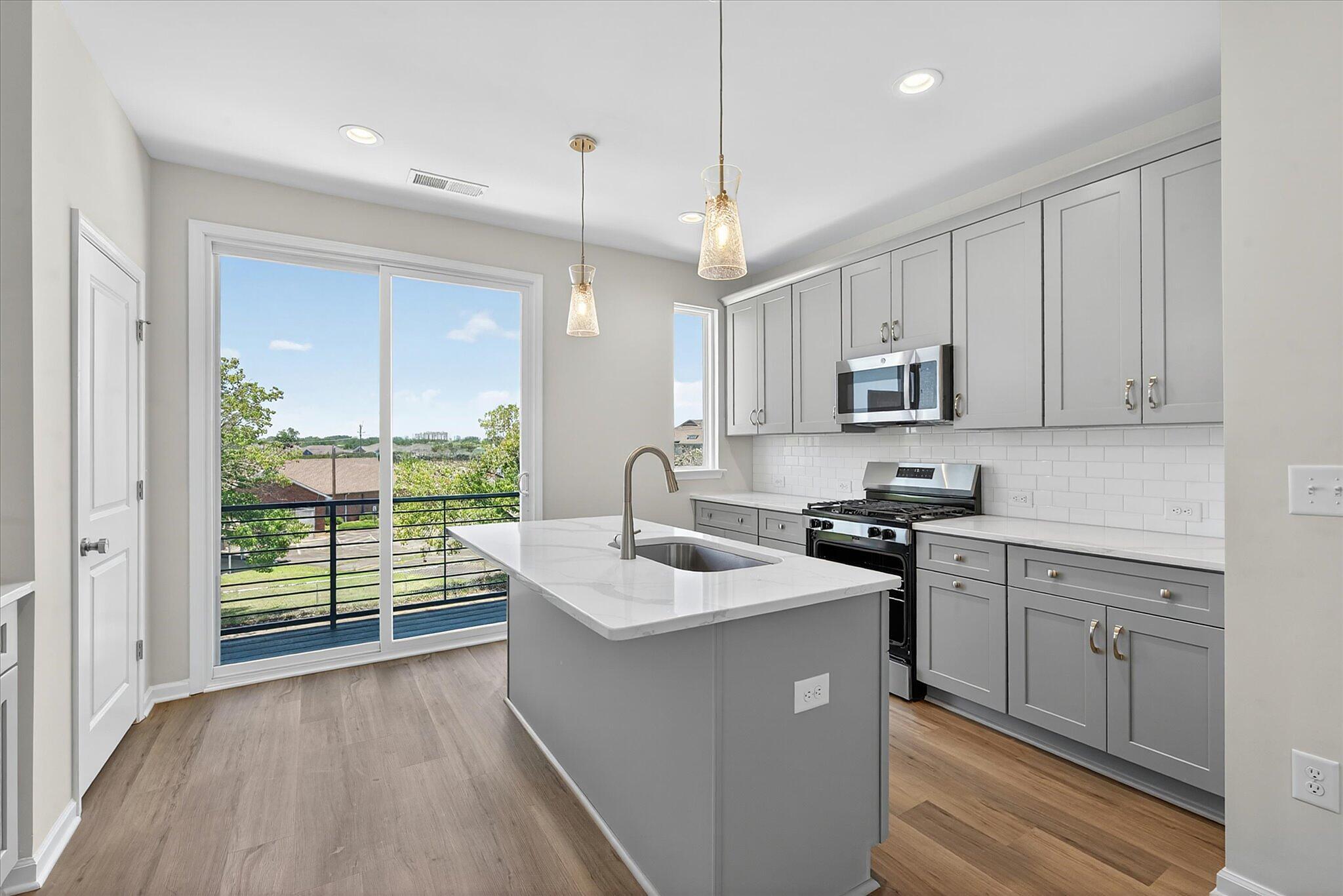 car_eqx1873_060826_vt-19-kitchen