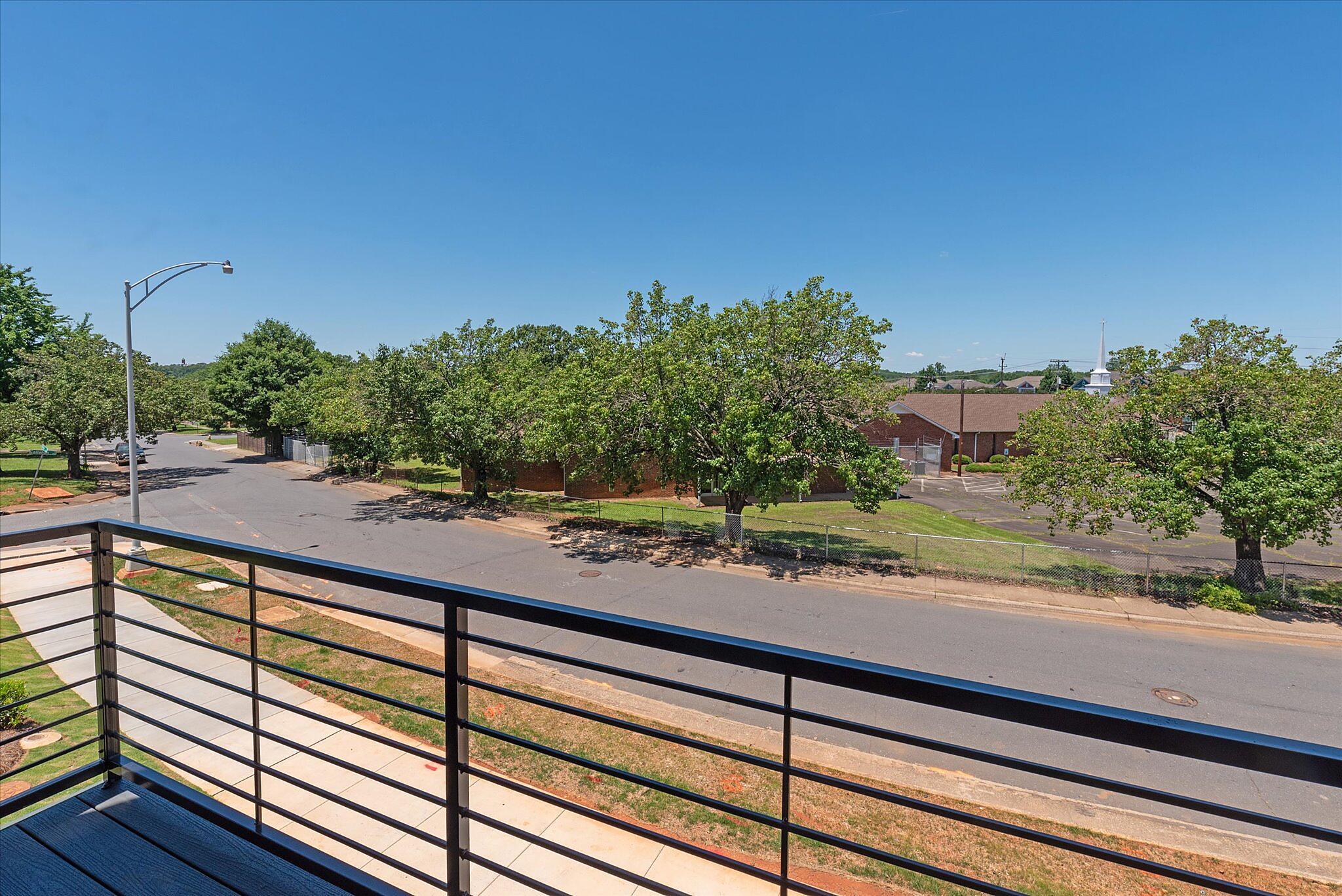 car_eqx1873_060826_vt-24-kitchen-terrace