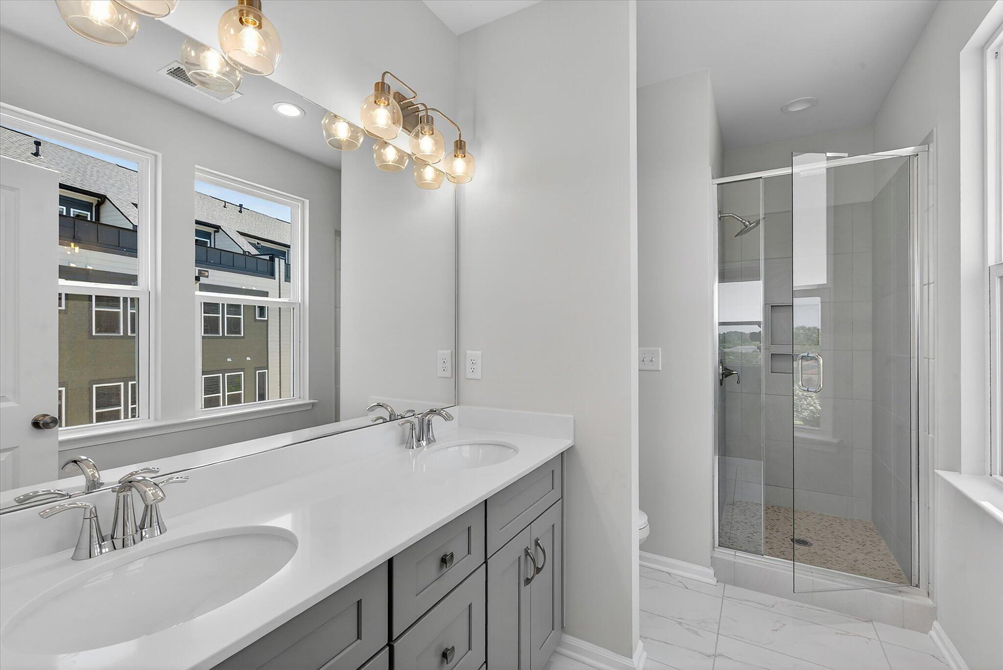 car_eqx1873_060826_vt-36-premier-bath