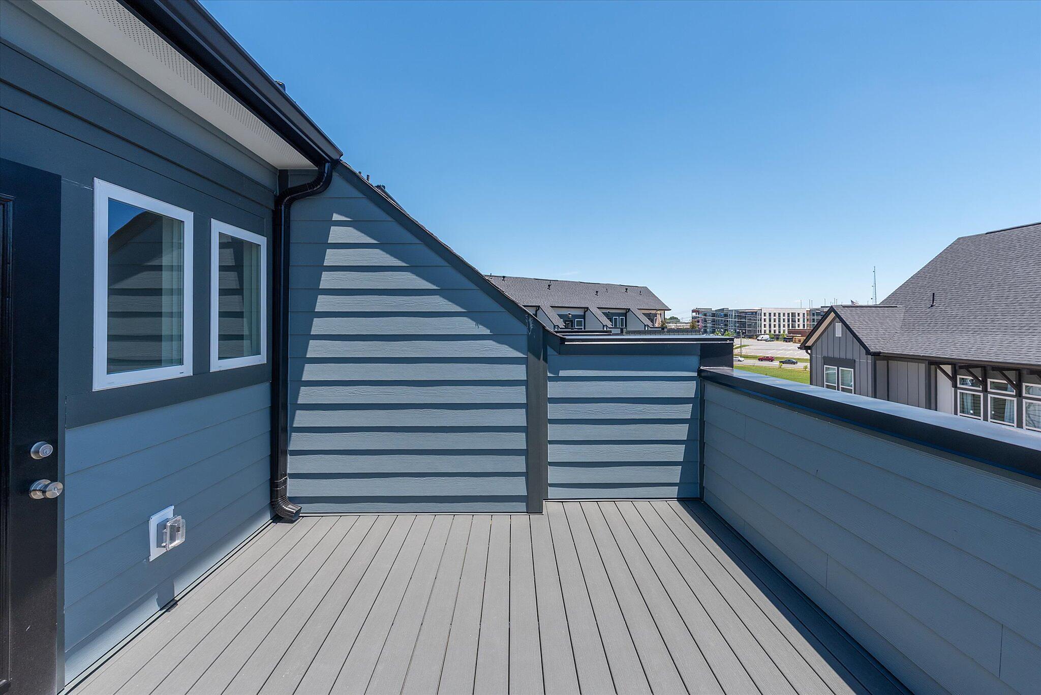 car_eqx1873_060826_vt-46-rooftop-terrace