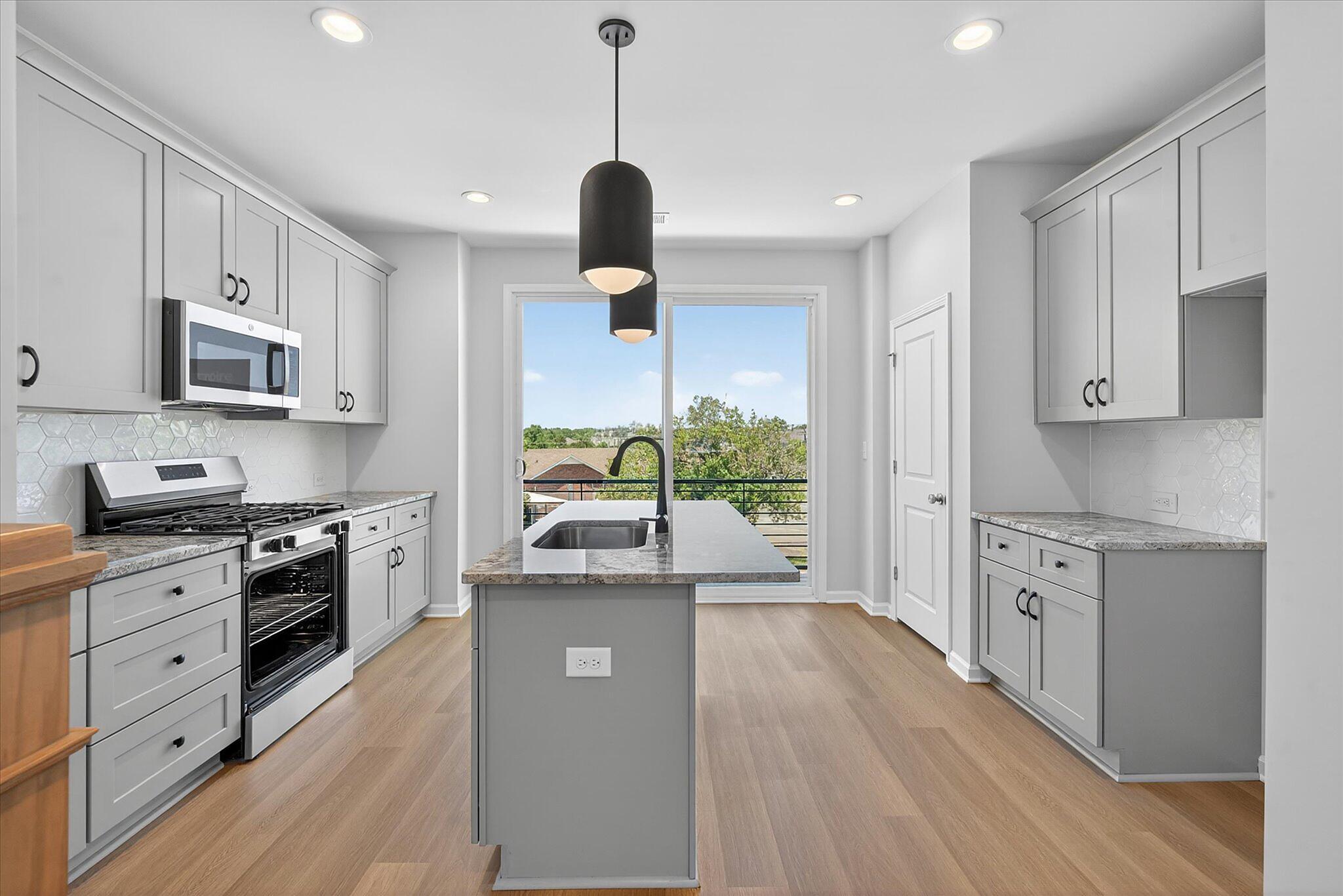 car_eqx1874_060826_vt-18-kitchen