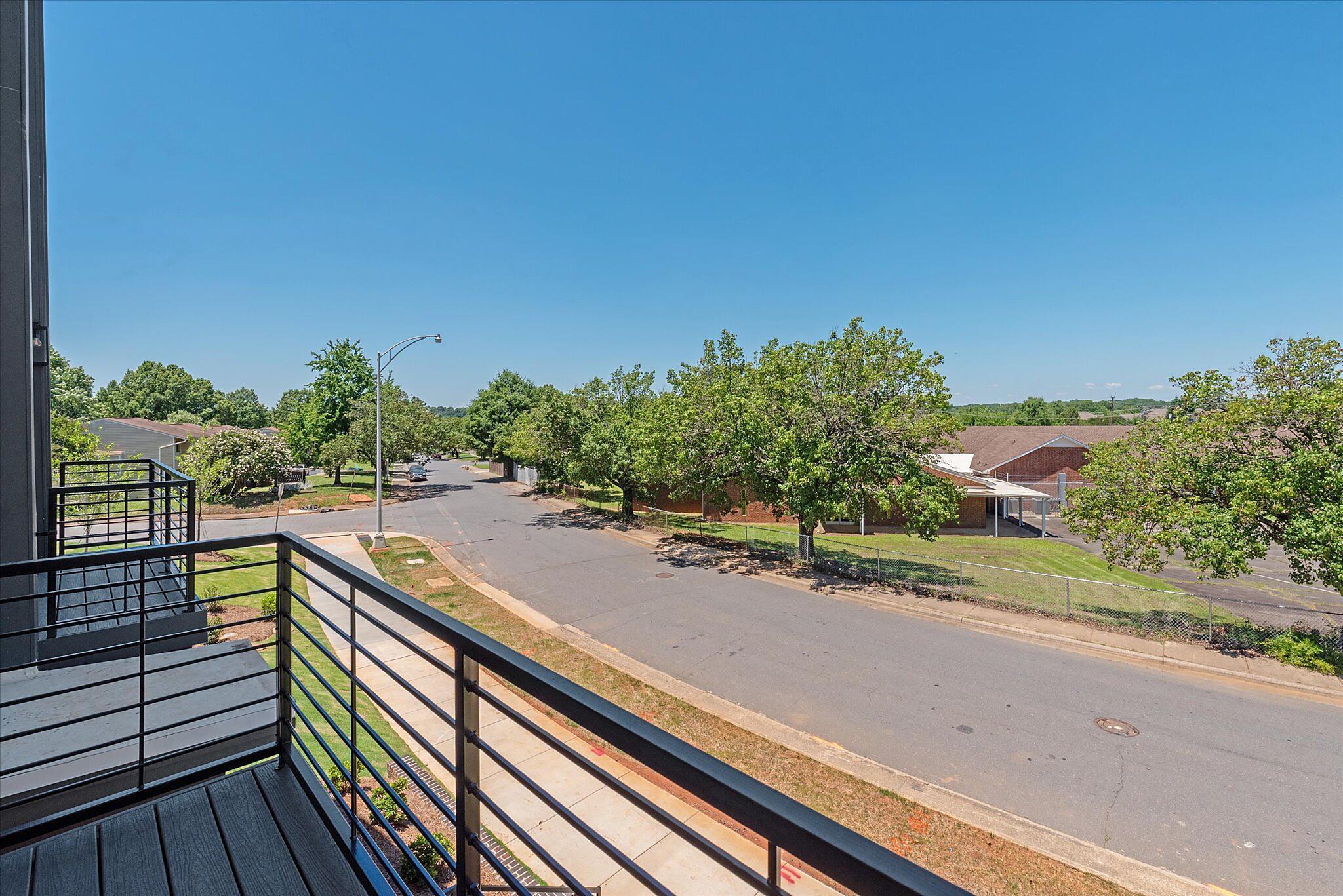car_eqx1874_060826_vt-25-kitchen-terrace