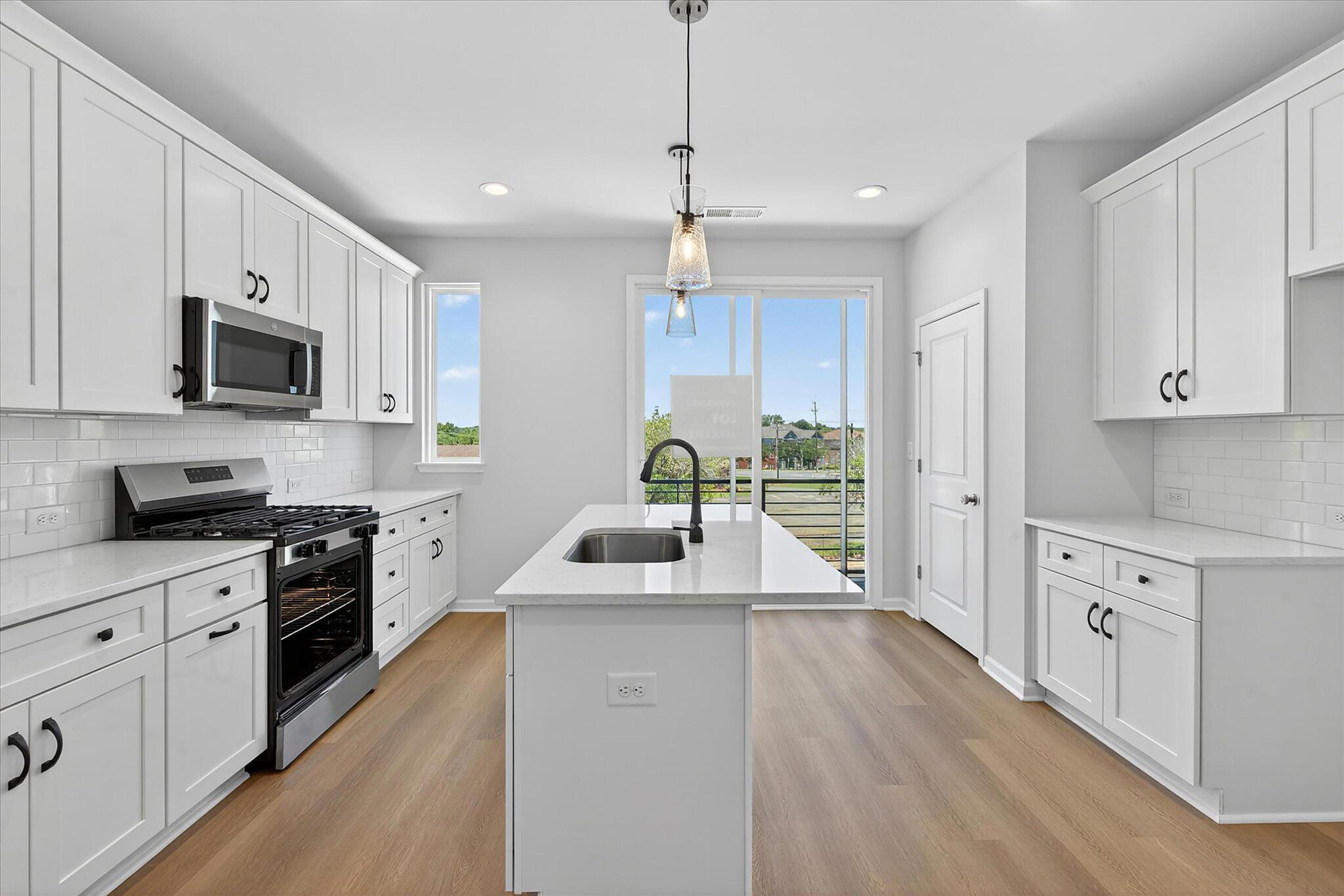car_eqx1875_060826_vt-19-kitchen