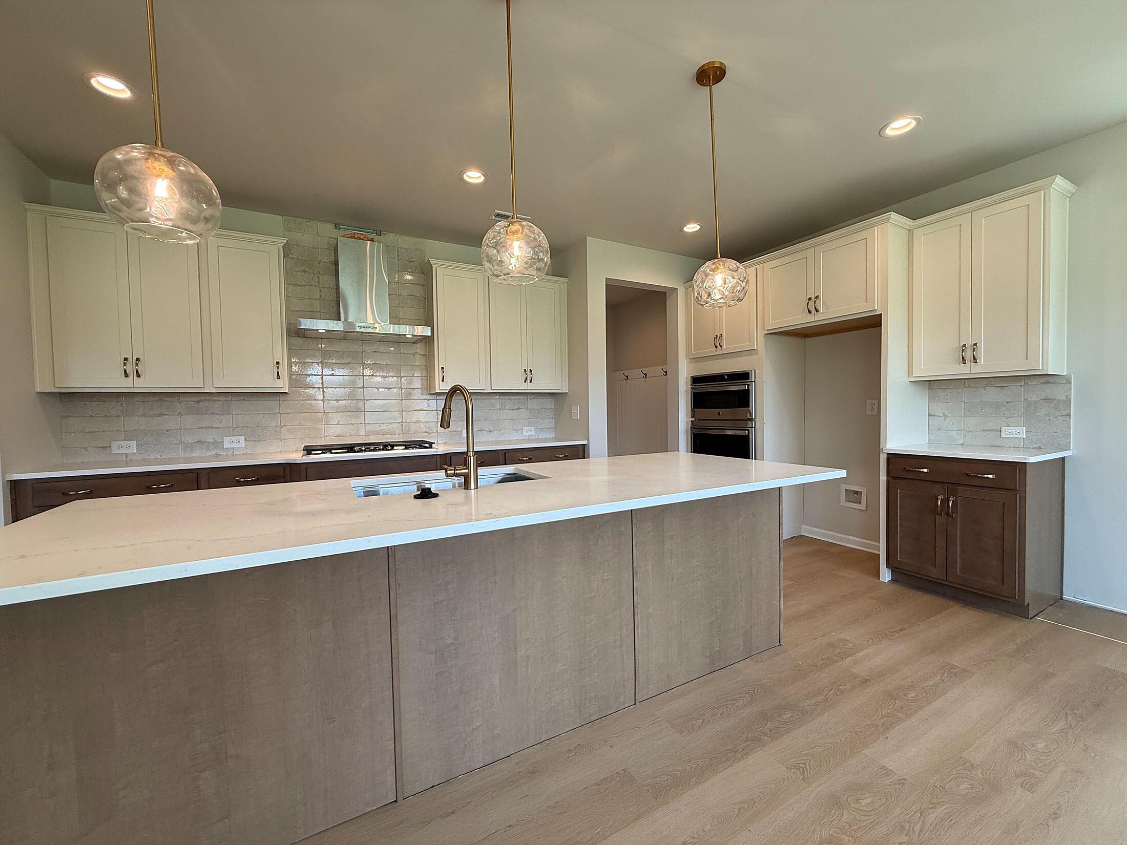 car_cwo0077_081026-kitchen-3
