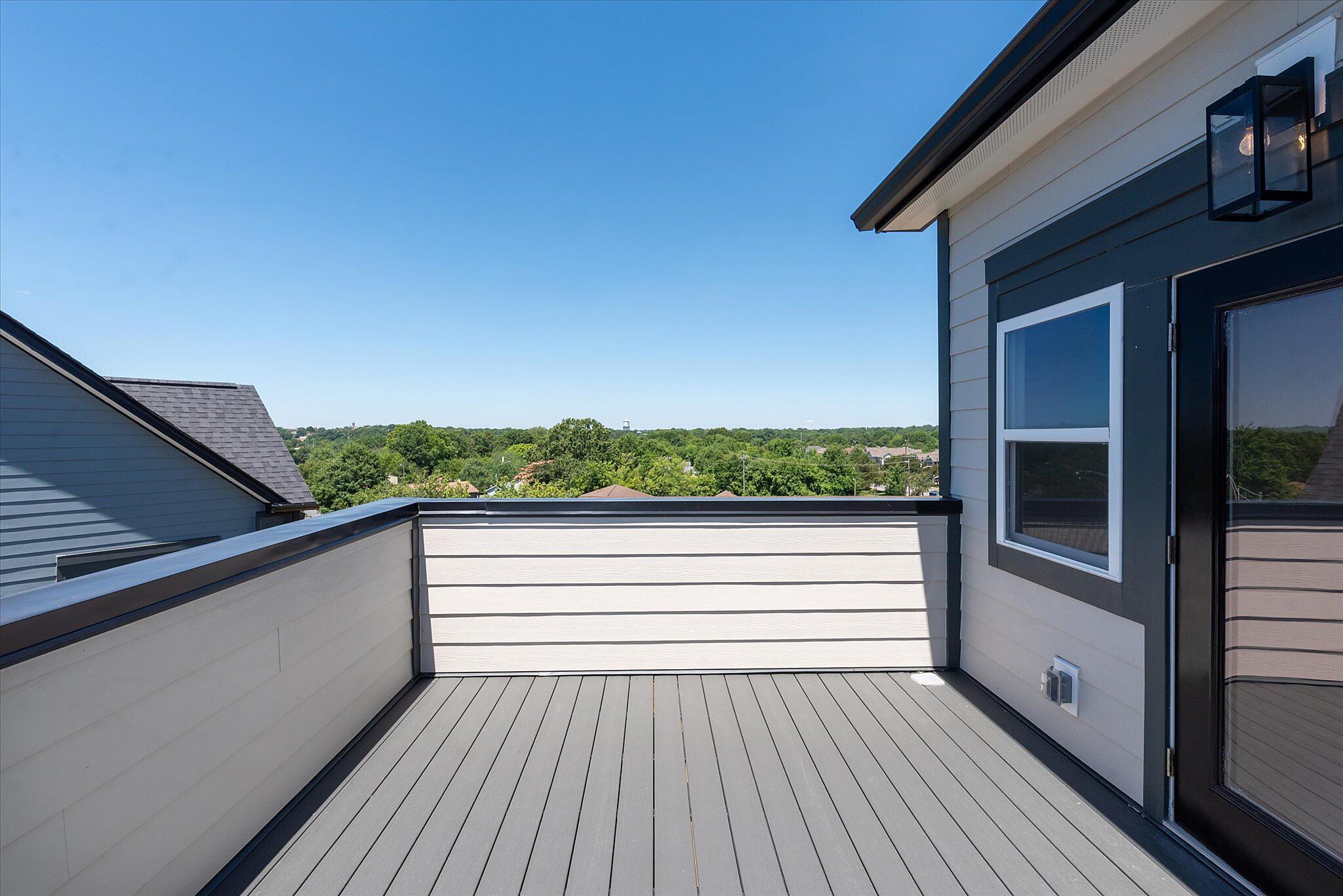 car_eqx1976_060826_vt-49-rooftop-terrace