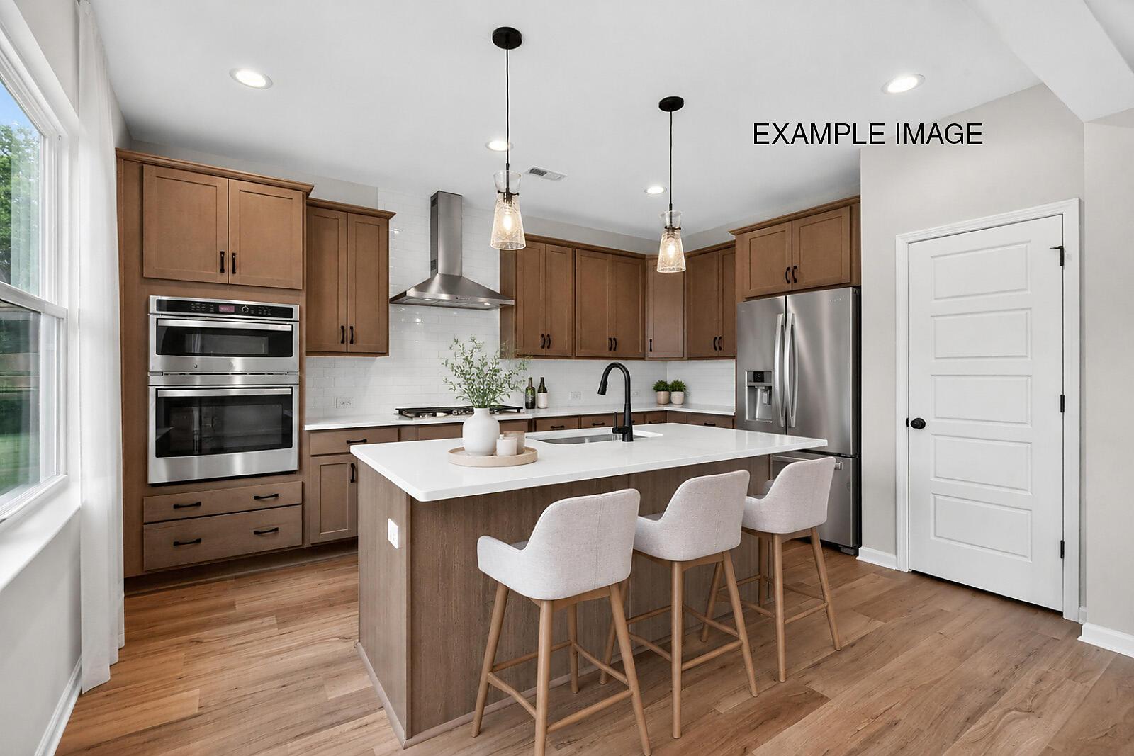 madison-vt-cal-kitchen_b-w-opt-wall-oven-ss-hood-staged